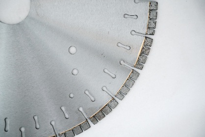 Diamond saw blade silent slot